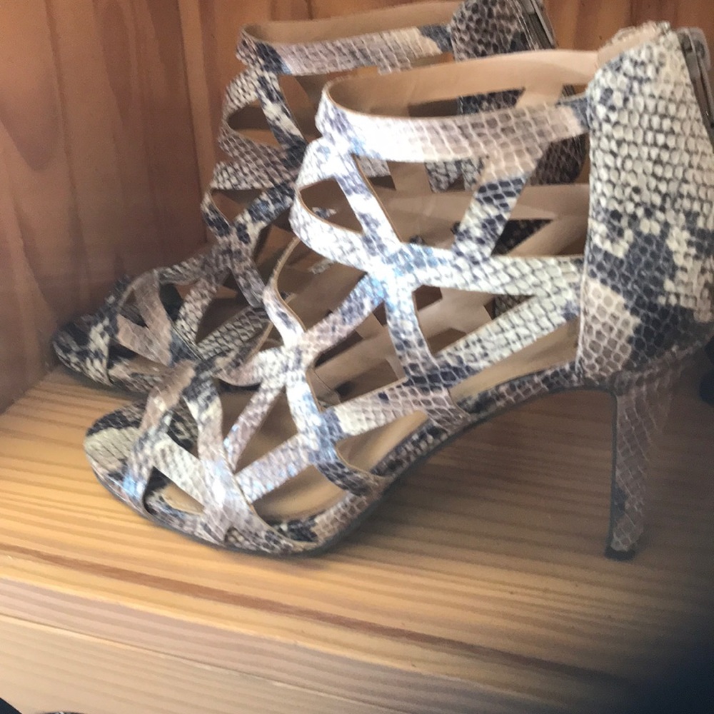 Sandals - Picture 2 of 3